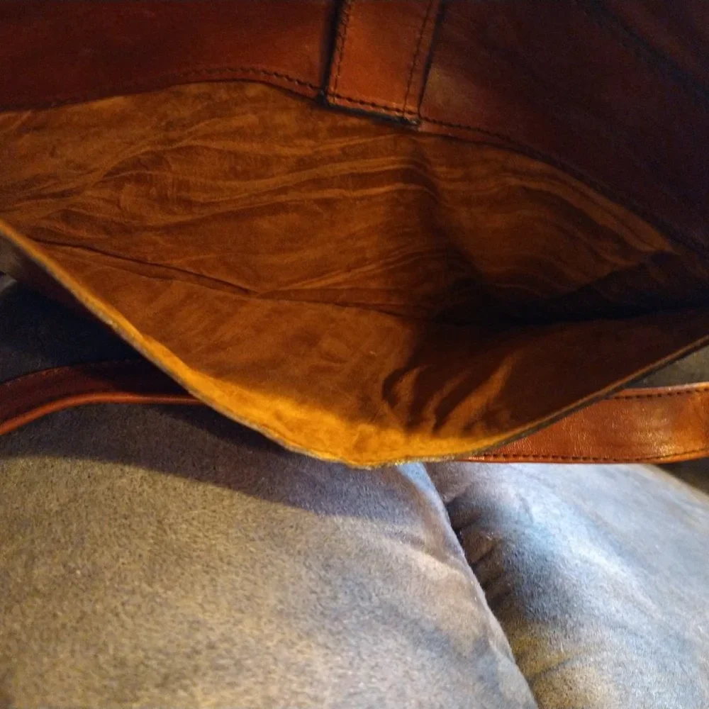 GENUINE LEATHER BROWN PURSE - CLIP CLOSURE ON THE BACK - Picture 6 of 6